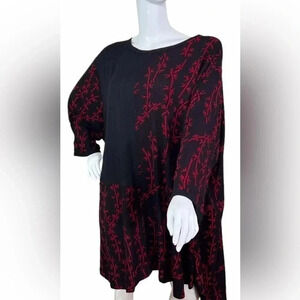 M.I.B. Making it Big plus size artsy design 5X blouse red and black NWOT